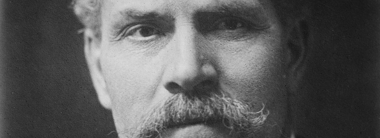 1526px-J._Ramsay_MacDonald_LCCN2014715885_(cropped)