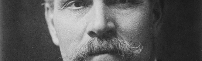 1526px-J._Ramsay_MacDonald_LCCN2014715885_(cropped)